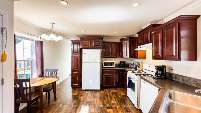10 Bloomsbury Dr, Home with 2 bedrooms, 1 bathrooms and 2 parking in Goderich ON | Image 26