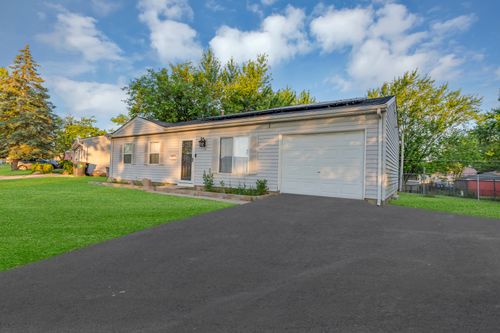 114 Ridge Cir, Streamwood, IL, 60107-1704 | Card Image