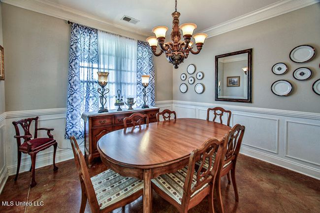 Formal Dining Room | Image 12