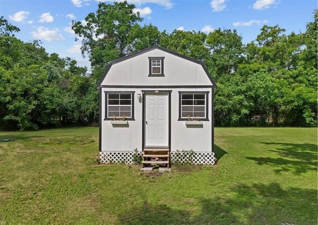 Spacious acreage with fenced yard and tiny home—perfect for guests or hobbies. | Image 41