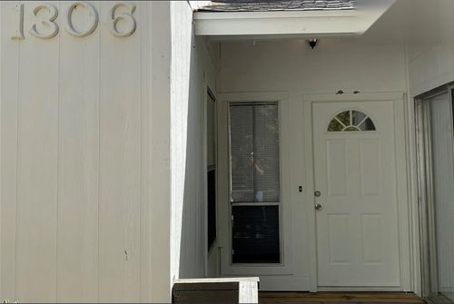 1300 Holik Dr, College Station, TX, 77840-4450 | Card Image