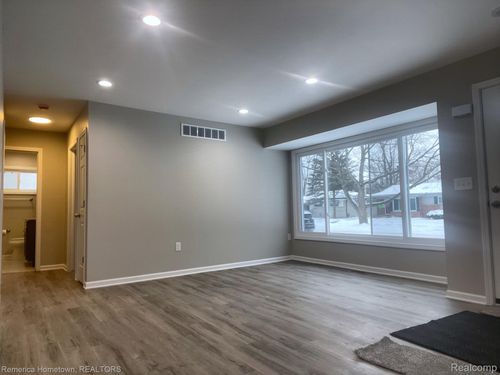 18743 Macarthur, Redford, MI, 48240-1950 | Card Image