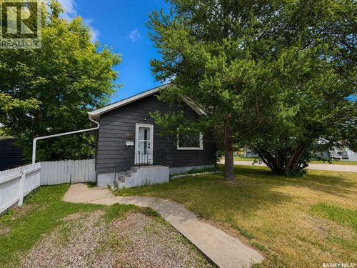 684 8th St E, Prince Albert, SK, S6V0W7 | Card Image