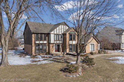 1031 Home Ln, Bloomfield Hills, MI, 48304-1181 | Card Image