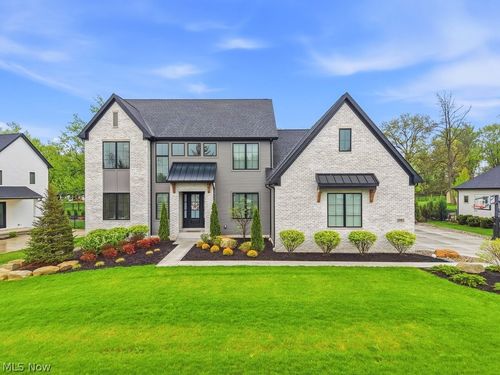 2082 Lanterman Cir, Hinckley, OH, 44233-8500 | Card Image
