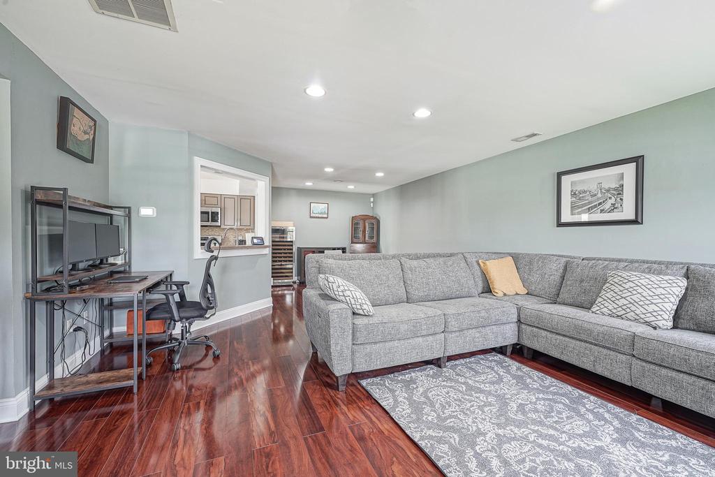 Residential in MOUNT LAUREL 4