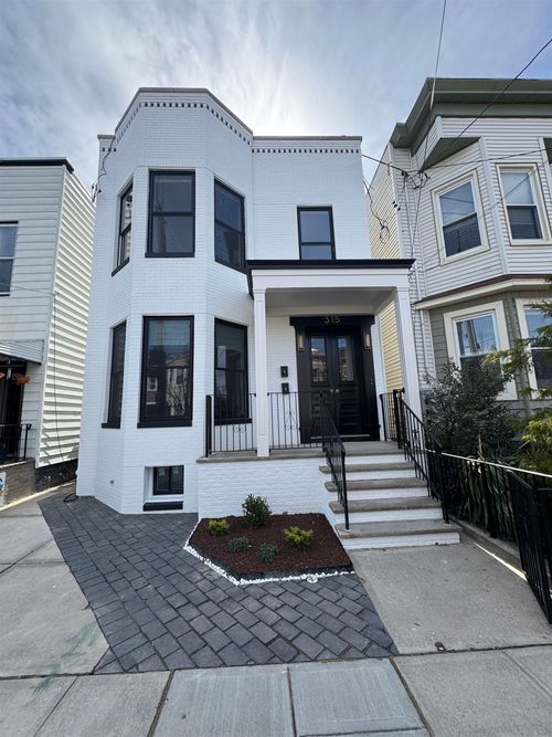 315 25th St, Union City, NJ, 07087-4504 | Card Image