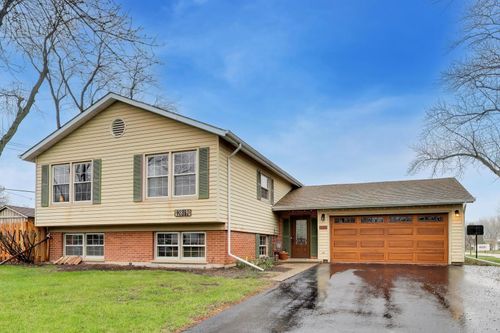 2819 N Kennicott Avenue, Arlington Heights, IL, 60004 | Card Image