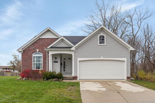 33172 Swallow Dr, Rockwood, MI, 48173-1189 | Card Image