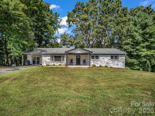 3208 Florida Dr, Hendersonville, NC, 28792-1149 | Card Image