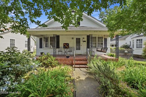 806 Maple St, Elizabeth City, NC, 27909-4247 | Card Image