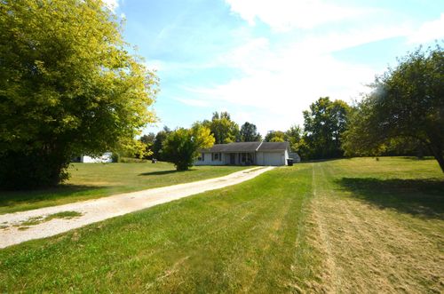 1506 Dowling St, Kendallville, IN, 46755-9405 | Card Image