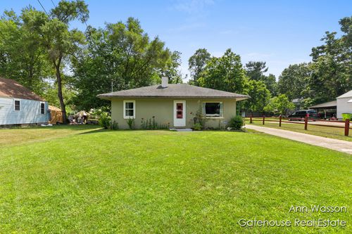 905 W Montcalm St, Greenville, MI, 48838-1547 | Card Image
