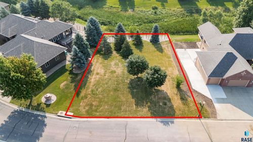 5704 S Lazy Ridge Pl, Sioux Falls, SD, 57108-5235 | Card Image