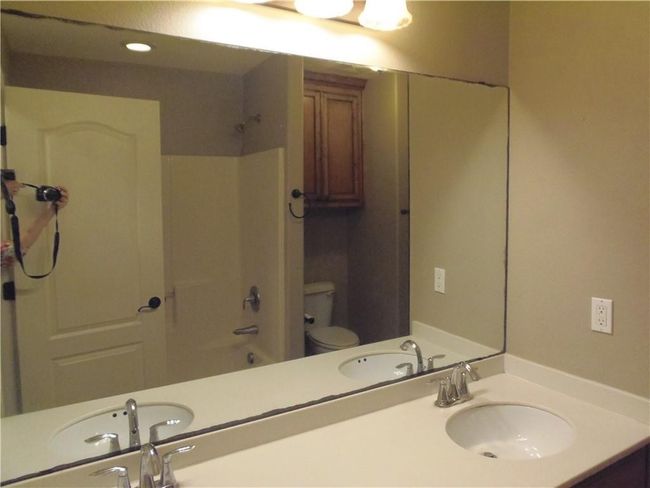 Hall bathroom | Image 14