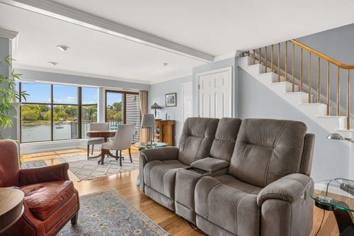 10r-500 Market St, Portsmouth, NH, 03801-3457 | Card Image