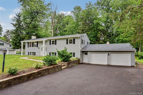 12 Roe Dr, Hyde Park, NY, 12538-2322 | Card Image