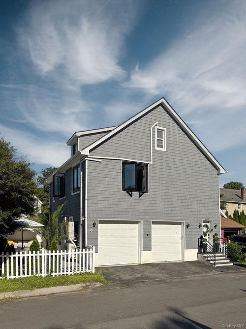 39 Edison Ave, Hastings On Hudson, NY, 10706-3631 | Card Image