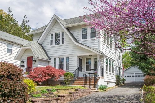 485 Valley Rd, Montclair, NJ, 07043-1852 | Card Image