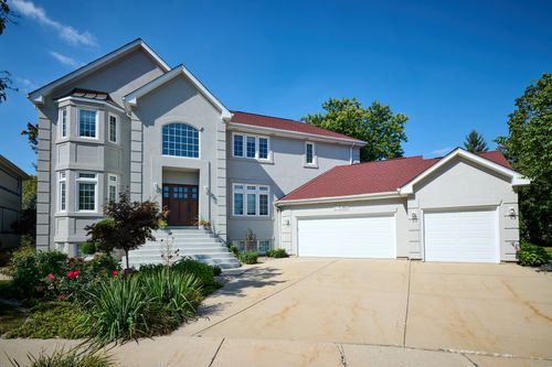 17W060 Burr Oak Ln, Willowbrook, IL, 60527-6035 | Card Image