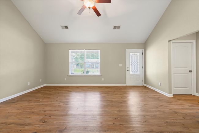 1038 Colony Cir, Home with 3 bedrooms, 2 bathrooms and 2 parking in Fort Oglethorpe GA | Image 6