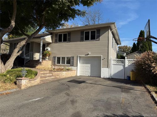 11 Syosset Cir, Syosset, NY, 11791-4809 | Card Image