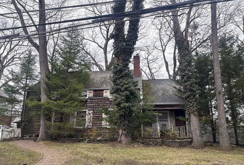 89 Linmouth Rd, Malverne, NY, 11565-2116 | Card Image