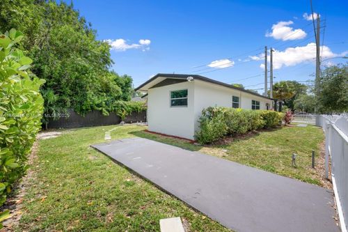 1098 Nw 58th St, Miami, FL, 33127-1324 | Card Image