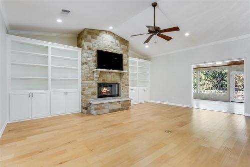 2009 American Dr, Lago Vista, TX, 78645-7402 | Card Image