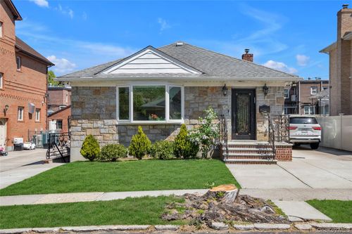 6937 172nd St, Fresh Meadows, NY, 11365-3319 | Card Image