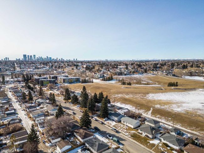 4719 Greenview Drive Ne, Home with 3 bedrooms, 2 bathrooms and 3 parking in Calgary AB | Image 34