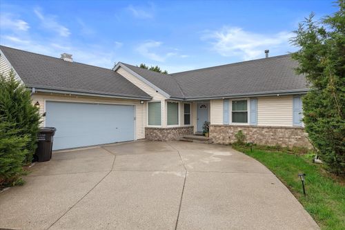4102 W Minnesota Ct, Franklin, WI, 53132-8301 | Card Image