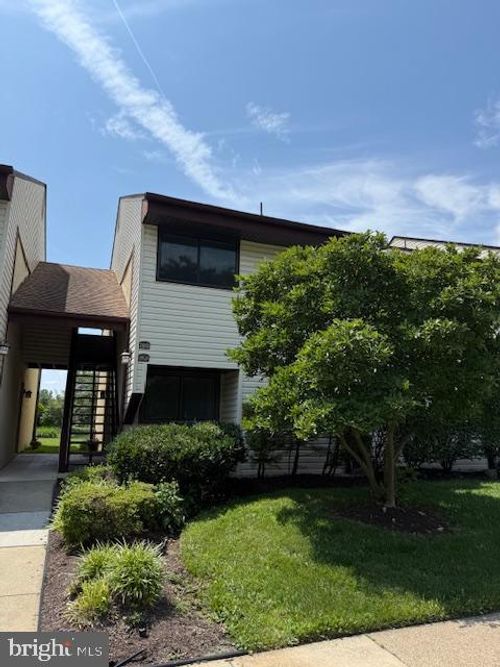 28 E Daisy Ln, MOUNT LAUREL, NJ, 08054-2580 | Card Image