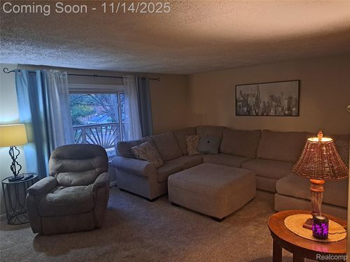 1911 Kinmount Dr, Lake Orion, MI, 48359-1643 | Card Image