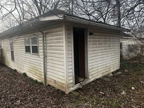 516 W Elm St, Harrisburg, IL, 62946-1208 | Card Image