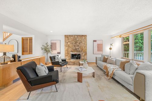 2297 Bowser Ave, North Vancouver, BC, V7P2Z1 | Card Image