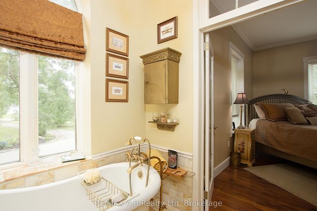 12096 Gale Rd, House other with 5 bedrooms, 4 bathrooms and 10 parking in Middlesex Centre ON | Image 23