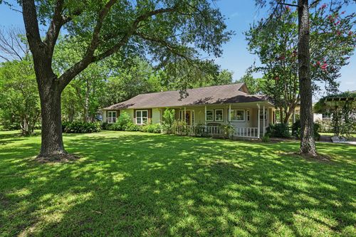 424 Middleton St, Bacliff, TX, 77518-3000 | Card Image