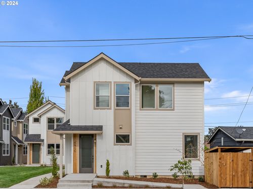 6905 N Bank St, Portland, OR, 97203-1331 | Card Image