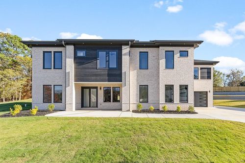 555 Versailles Dr, Auburn, GA, 30011-2637 | Card Image