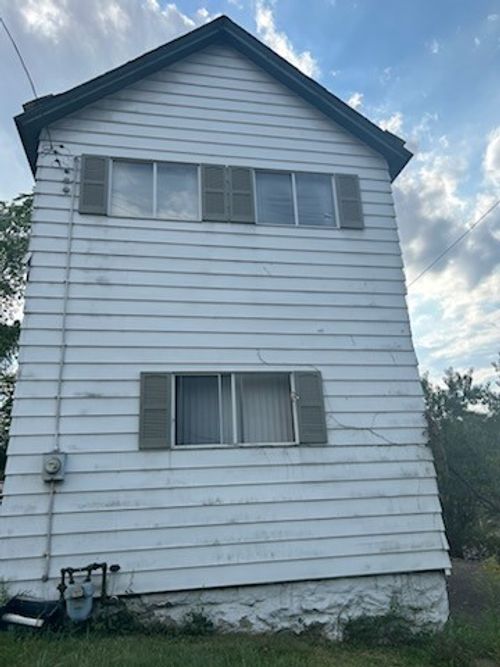 451 London Ave, N Versailles, PA, 15137-2801 | Card Image