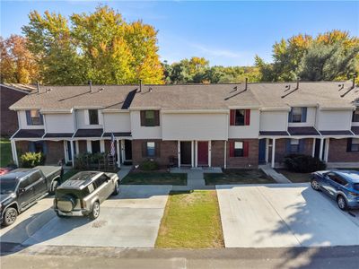 405 Brookside Ct, Townhouse with 2 bedrooms, 1 bathrooms and 2 parking in Seven Fields Boro PA | Image 3