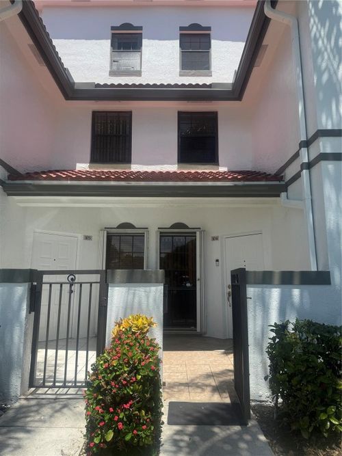 104-301 Sw 158th Ter, Pembroke Pines, FL, 33027-1104 | Card Image