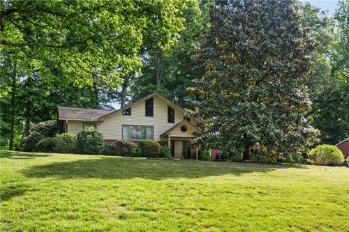 421 Flyntvalley Dr, Winston Salem, NC, 27104-2617 | Card Image