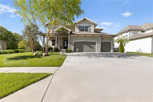 15945 W 165th St, Olathe, KS, 66062-7975 | Card Image