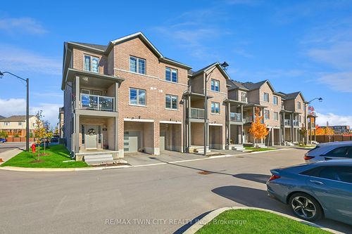 12-205 W Oak Trail, Kitchener, ON, N2R0R9 | Card Image