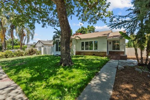 6402 Bertrand Ave, Reseda, CA, 91335-6222 | Card Image