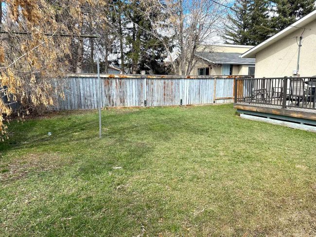 8019 20 A Street Se, Home with 3 bedrooms, 1 bathrooms and 2 parking in Calgary AB | Image 18