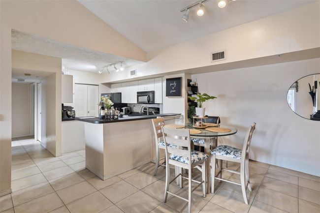 APT-310 - 2620 S University Dr, Condo with 3 bedrooms, 2 bathrooms and null parking in Davie FL | Image 4