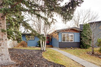 10632 Brackenridge Rd Sw, House detached with 4 bedrooms, 2 bathrooms and 2 parking in Calgary AB | Image 1